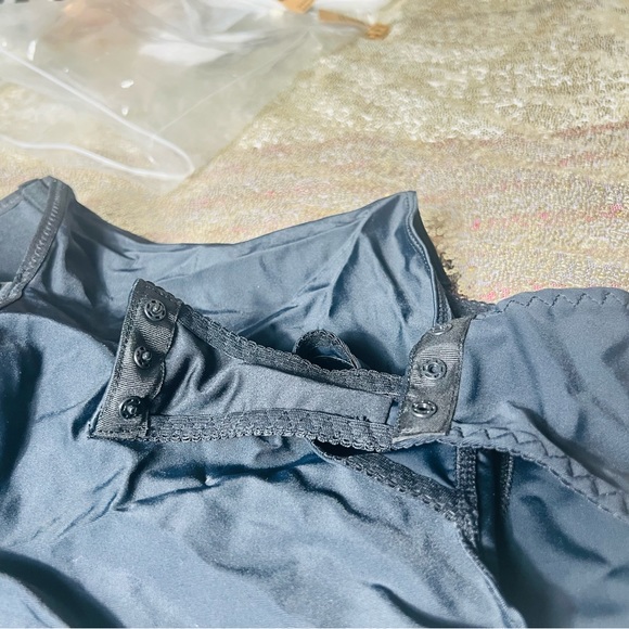 Contrast Lace Underwire Shapewear
Bodysuit - Picture 6 of 7